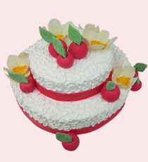 Фотография торта с яблоками и цветами - используется мастика.