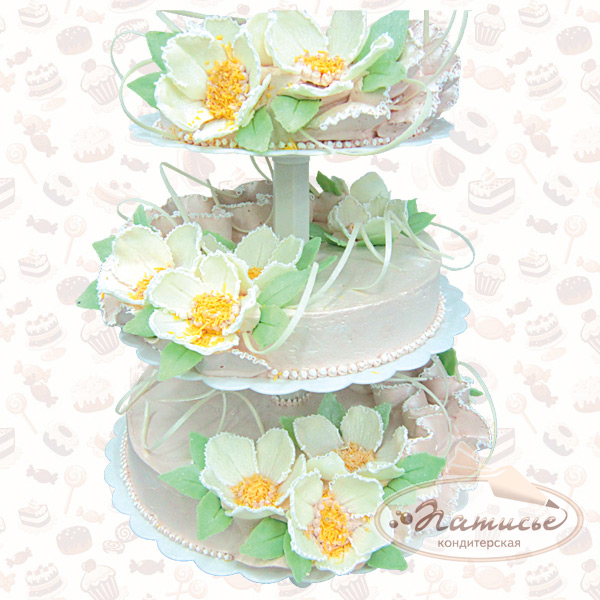 Свадебный торт №178: 3 яруса на отдельной подствавке. Торт обтянут сливками, украшен белыми цветами из глазури. Фото, цена - заказ, доставка по Перми