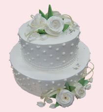 Торт с белоснежными розочками из крема заказать на свадьбу
