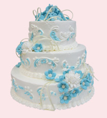 Торт на свадьбу, украшен цветами голубых незабудок