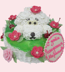 Детский торт украшен фигуркой щенка